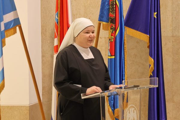 Potpisani ugovore za nadstandne programe u zdravstvu i socijali