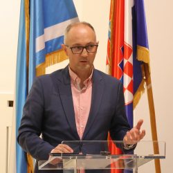 Potpisani ugovore za nadstandne programe u zdravstvu i socijali