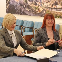 Potpisani ugovore za nadstandne programe u zdravstvu i socijali