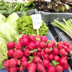 Uskrsna ponuda privukla brojne građane na riječku tržnicu