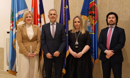 Gradonačelnica Iva Rinčić, Nj. E. Cristian Rodrigo Antonio Donoso Maluf, pročelnica Jana Sertić i zamjenik šefa Misije Camilo Millanao