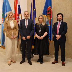 Gradonačelnica Iva Rinčić, Nj. E. Cristian Rodrigo Antonio Donoso Maluf, pročelnica Jana Sertić i zamjenik šefa Misije Camilo Millanao