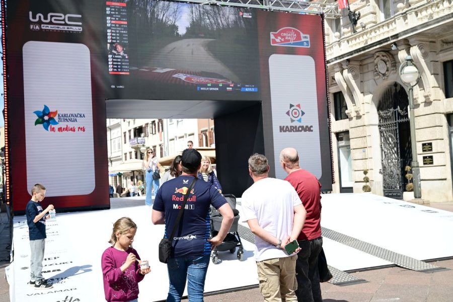Ekran WRC Croatia Rallyja na Korzu