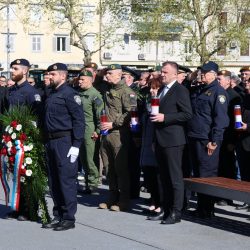 Polaganje vijenaca 35 godina Ajkula