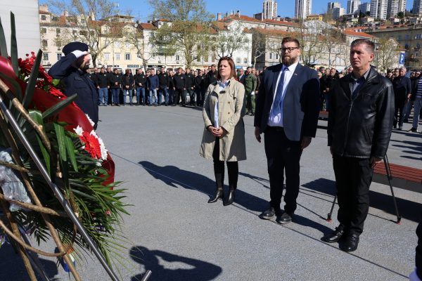 Polaganje vijenaca 35 godina Ajkula