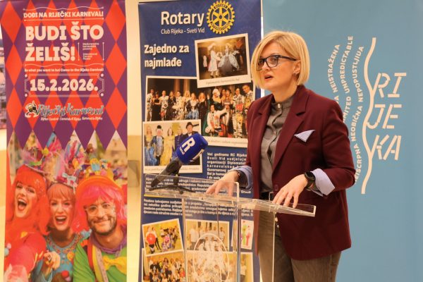 Predaja donacije s Humanitarnog karnevalskog gala partyja