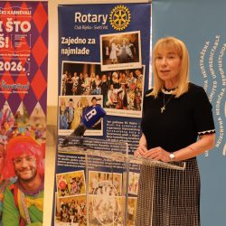 Predaja donacije s Humanitarnog karnevalskog gala partyja