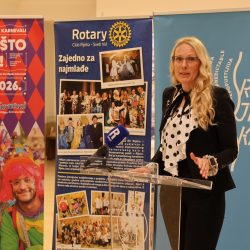 Predaja donacije s Humanitarnog karnevalskog gala partyja