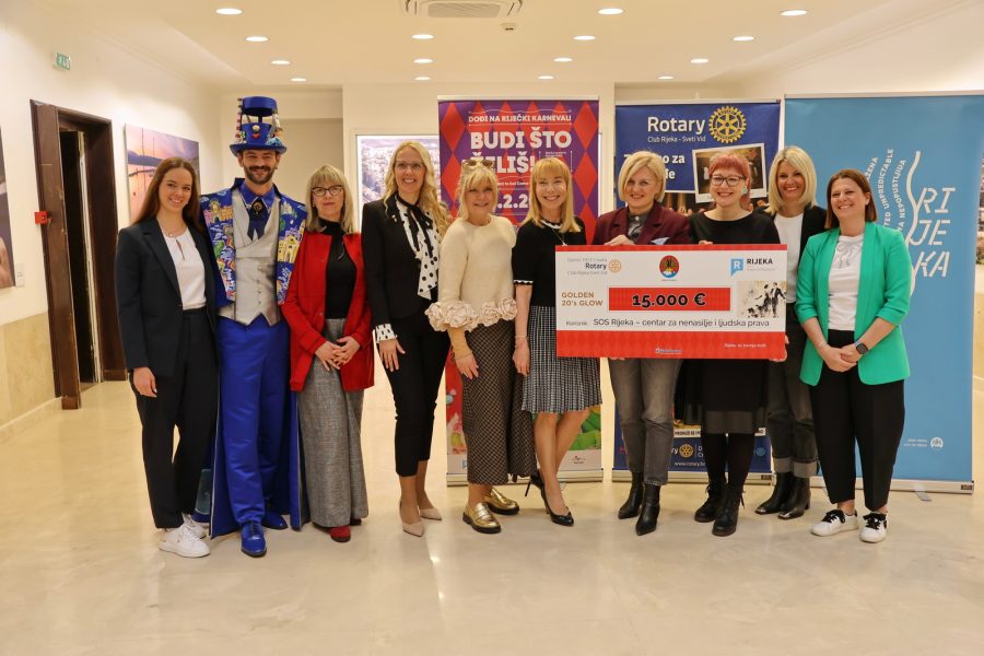 Predaja donacije s Humanitarnog karnevalskog gala partyja