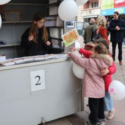 Prigodni štand s radovima korisnika Centra za autizam i Centra za rehabilitaciju