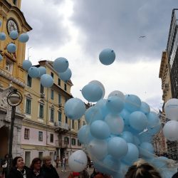 Puštanje plavih balona povodom Svjetskog dana svjesnosti o autizmu