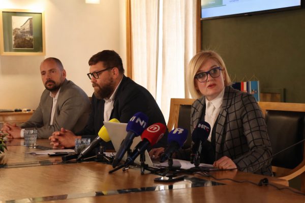 Redovna konferencija za novinare travanj