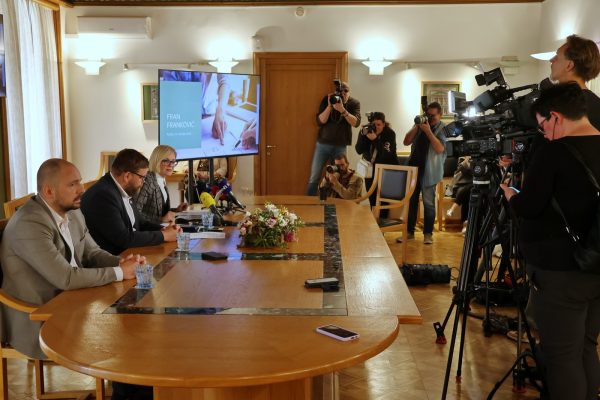 Redovna konferencija za novinare travanj