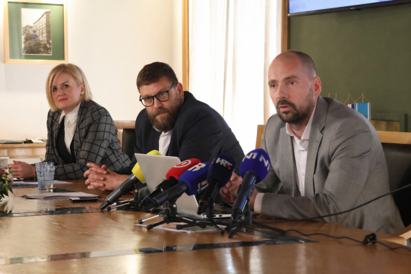 Redovna konferencija za novinare travanj