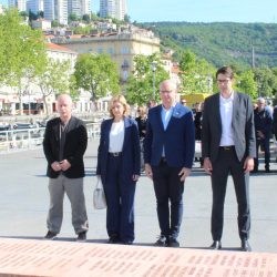 Polaganje vijenaca spomen na poginule pripadnike Ajkula
