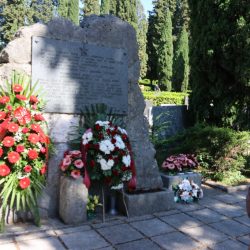 Polaganje vijenaca spomen obilježje antifašistima na Partizanskom groblju