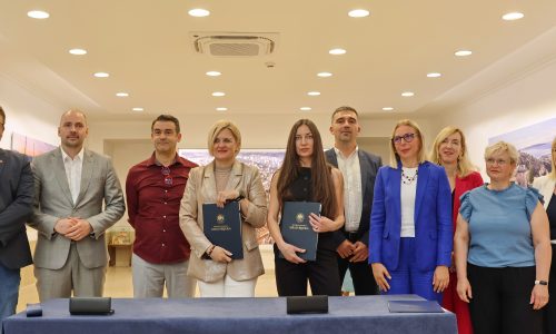 Potpisivanje ugovora OŠ Fran Franković