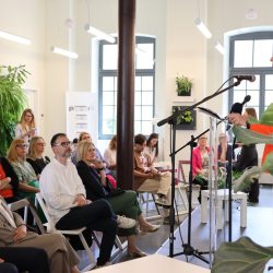 Uručenje ugovora za EU projekt Knjiga u krugu