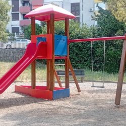 Meštrovićeva ulica, dječje igralište