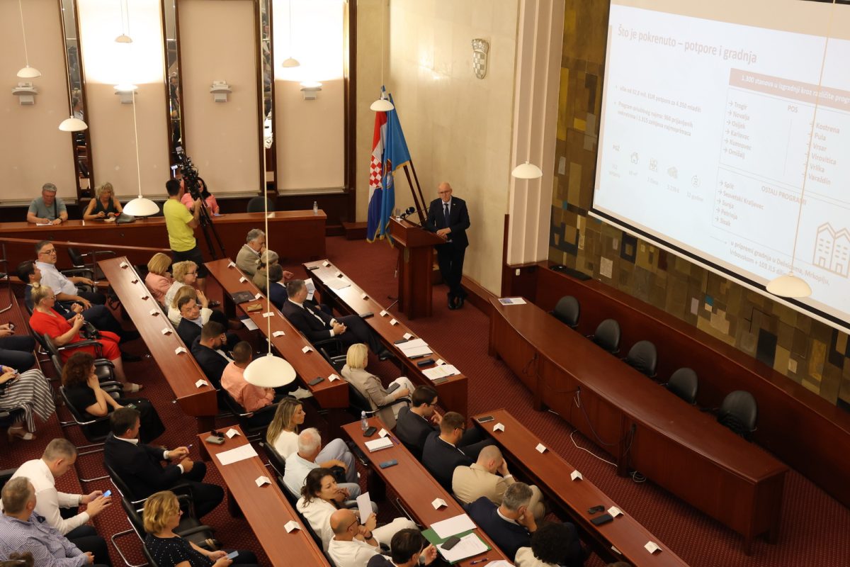 Susret ministra Bačića i župana Lukanovića s čelnicima gradova i općina PGŽ na temu priuštivog stanovanja