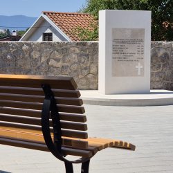 spomen-obilježje poginulim braniteljima i civilnoj žrtvi na Brašćinama