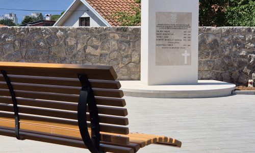 spomen-obilježje poginulim braniteljima i civilnoj žrtvi na Brašćinama