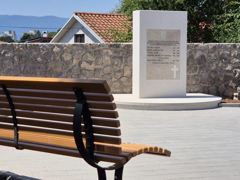 spomen-obilježje poginulim braniteljima i civilnoj žrtvi na Brašćinama