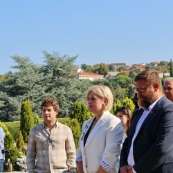 Polaganje vijenaca i paljenje svijeća u povodu obilježavanja Dana pobjede i domovinske zahvalnosti, Dana hrvatskih branitelja te 31. obljetnice vojno-redarstvene operacije Oluja.