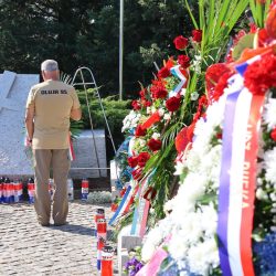 Polaganje vijenaca i paljenje svijeća u povodu obilježavanja Dana pobjede i domovinske zahvalnosti, Dana hrvatskih branitelja te 31. obljetnice vojno-redarstvene operacije Oluja.