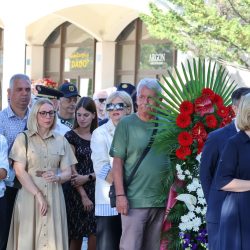 Polaganje vijenaca i paljenje svijeća u povodu obilježavanja Dana pobjede i domovinske zahvalnosti, Dana hrvatskih branitelja te 31. obljetnice vojno-redarstvene operacije Oluja.