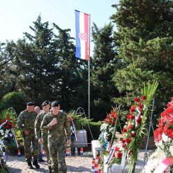 Polaganje vijenaca i paljenje svijeća u povodu obilježavanja Dana pobjede i domovinske zahvalnosti, Dana hrvatskih branitelja te 31. obljetnice vojno-redarstvene operacije Oluja.
