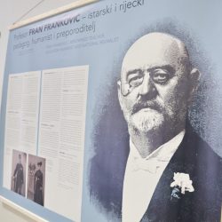 Predstavljanje info-ploče na staroj školi – Drenova