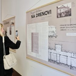 Predstavljanje info-ploče na staroj školi – Drenova