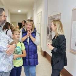 Predstavljanje info-ploče na staroj školi – Drenova