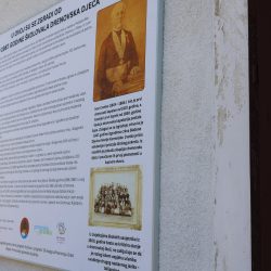 Predstavljanje info-ploče na staroj školi – Drenova