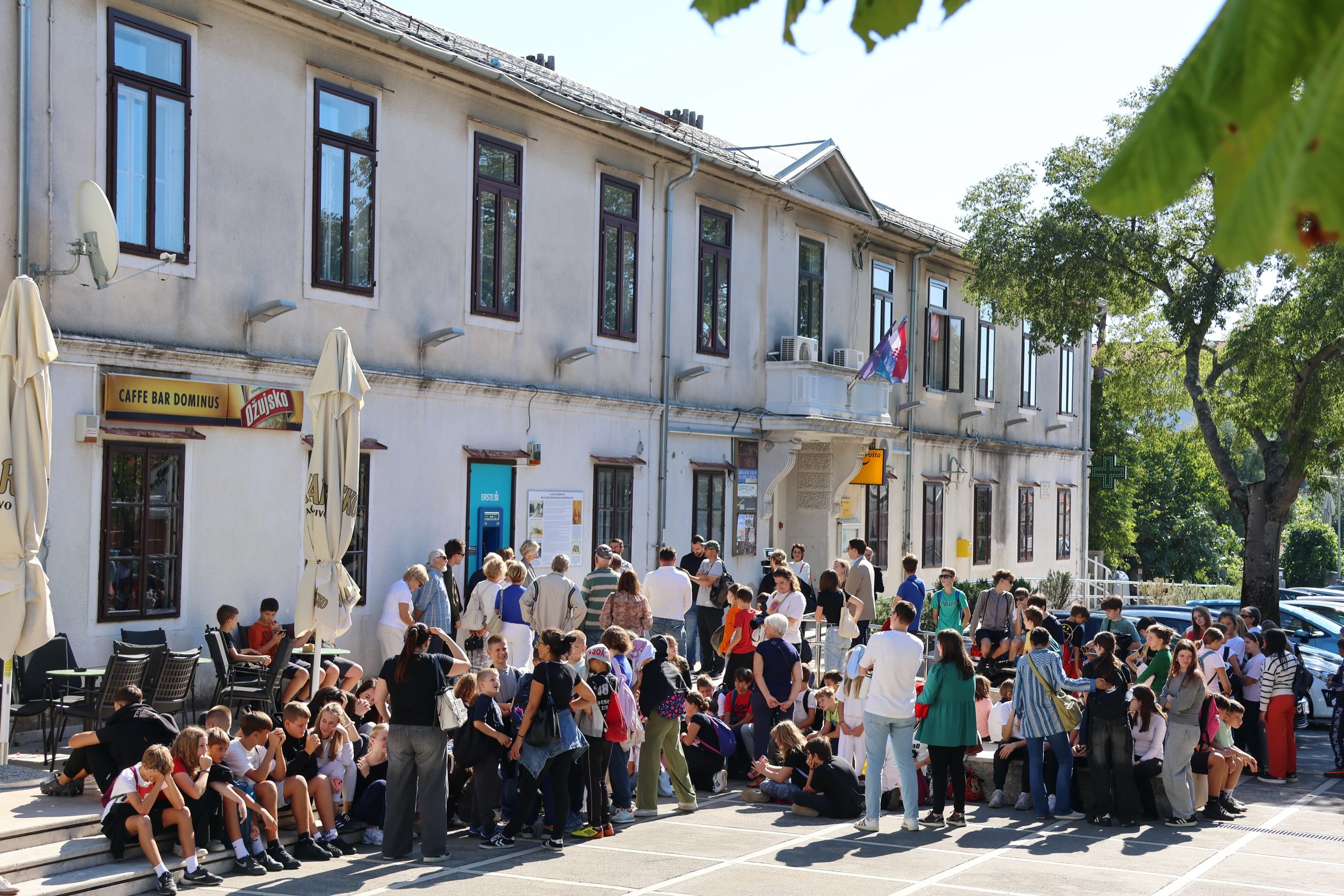 Predstavljanje info-ploče na staroj školi – Drenova