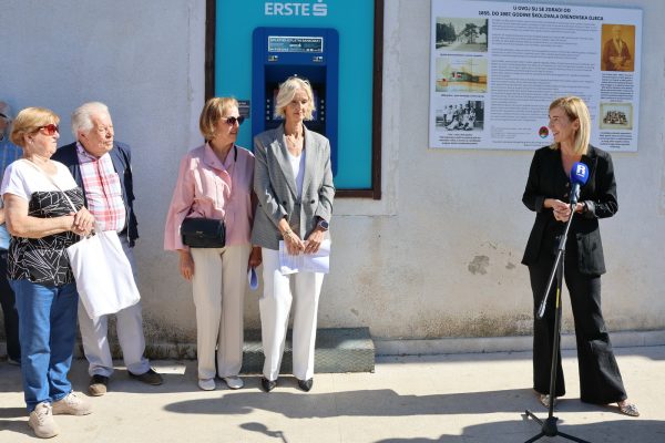 Predstavljanje info-ploče na staroj školi – Drenova