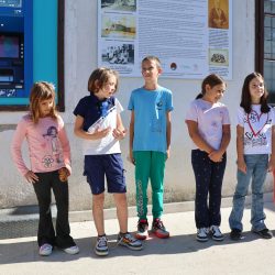 Predstavljanje info-ploče na staroj školi – Drenova