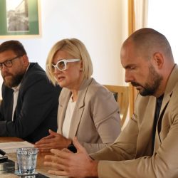 Redoviti press