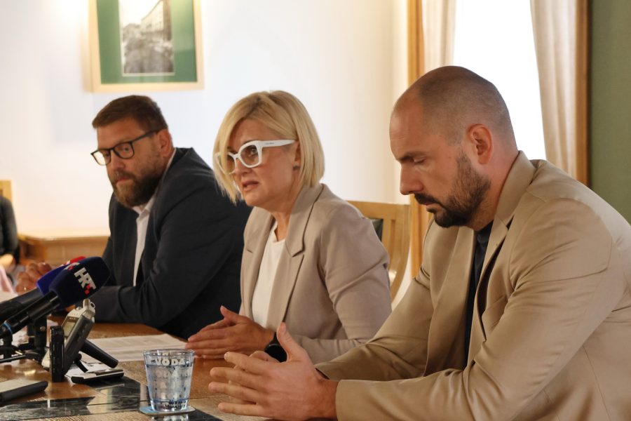 Redoviti press