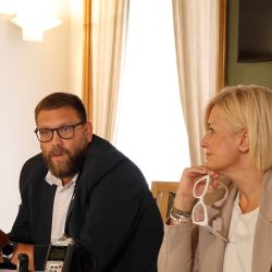 Redoviti press