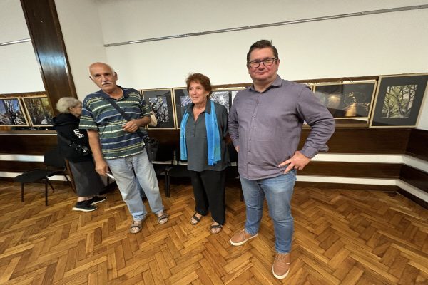 Vijećnica Vlasta Pessaresi Grabovac na otvorenju izložbe „Drvored“ autora Dinka Jurjevića.