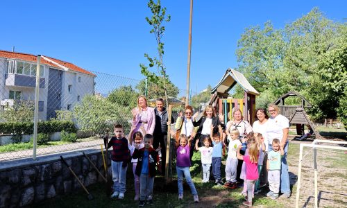KD Kozala donirao stabla vrtiću