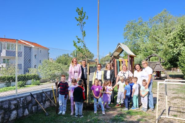KD Kozala donirao stabla vrtiću Drenova